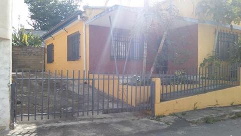 RAFABIENES C.A Vende acogedora casa en la Urbanización los Naranjos