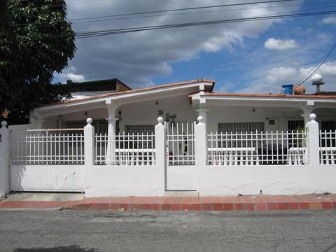 Venta de Oportunidad casa de 294mts2 en Maracay