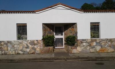 Hermosa Casa en Tocuyito Urb. La Esperanza Código: 297638