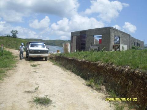 vendo o cambio parcela de tres hectareas y media con casa en construccion recibo vehiculo o camion