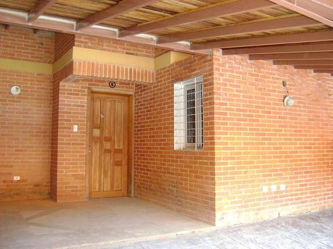 SKY GROUP Vende Town House en Mañongo Conjunto Residencial Villas de Curimagua