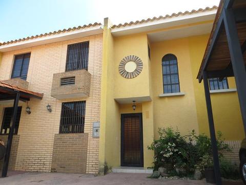 Bello Town House de 119 m2 en conjunto cerrado El Rincón Naguanagua