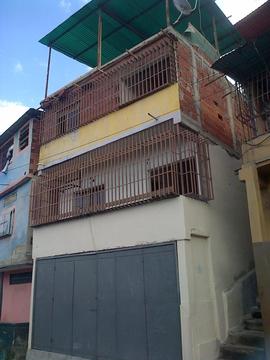Remato Local Comercial con Casa de 3 pisos en Maiquetía, Avenida Principal La Alcabala, Precio: 9.500, Tlf: 02123314160