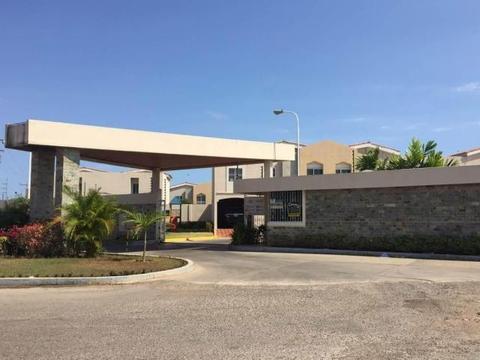 EDWIN ANDRADE VENDE TOWN HOUSE EN AV GUAJIRA CÓDIGO MLS 183148