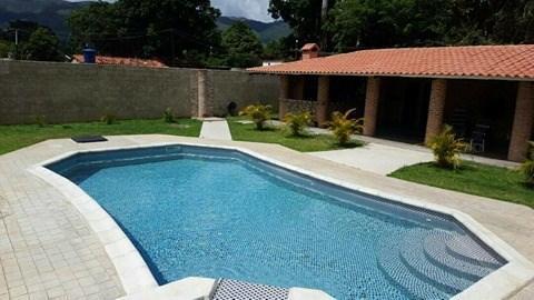 se vende hermosa casa de campo con piscinas y amplio terreno en  Edo
