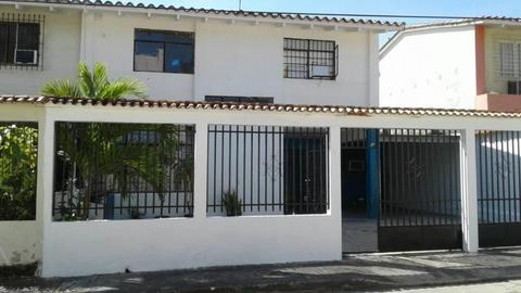 SE VENDE QUINTA EN LOS SAUCES