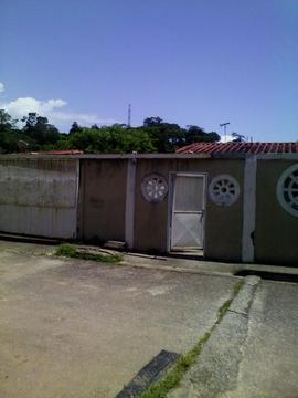 VENDO CASA EN CAUCAGUA VIA ARAGUITA