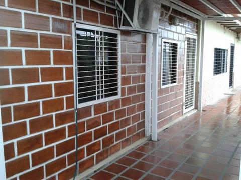 SKY GROUP VENDE CASA EN PARAPARAL URB. YURUBI. GUC111