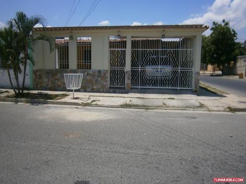 Remato mi casa en Guacara, Urb. el Saman sector 7. Av. principal
