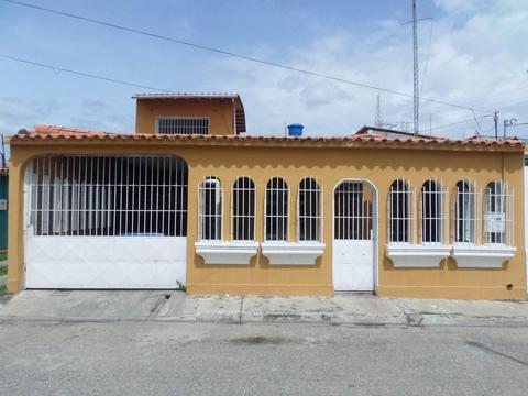 Venta de Linda Amplia y Cómoda Casa Quinta Ubicada en Urbanización Privada de Cabudare