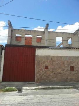 SE VENDE BIENECHURIA POR TERMINAR EN URB, LAS ACACIAS