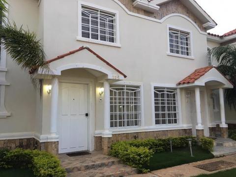 HERMOSO Townhouse VENTA en Villa Andares Lago Mar Beach MLS 185499