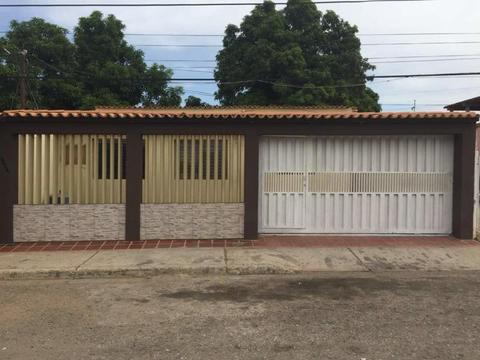 //JOSE ARRAGA vende casa en cuatricentenario 04246898402//