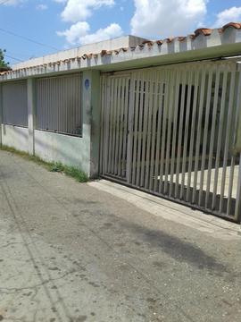 VENDO CASA POR MOTIVOS DE VIAJES ESTA EN EXCELENTES CONDICIONES