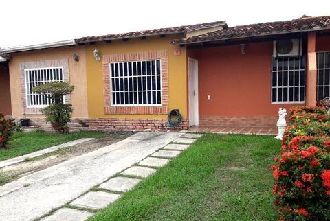 Rosangela Mendoza Vende Casa Urb. Valle de Oro de  RCS15