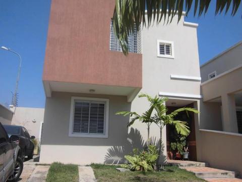 Vendo Bella casa ciudad roca wasi_641278 rentahouse