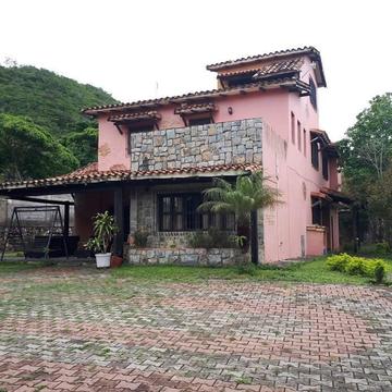 Casa tipo country en El Manzano vía Rio Claro a pocos metros del mirador