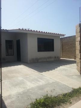 SKY GROUP Vende amplia Casa en San Joaquin de  Villas del Centro