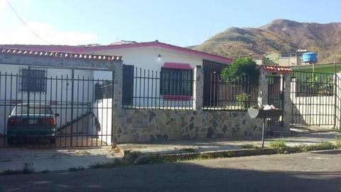 SKY GROUP Vende excelente casa en El Morro II