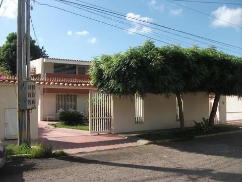 MLS 17417 VENTA en La California ESPECTACULAR Casa 450m2