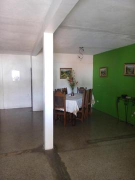 VENDO AMPLIA, CASA EN PLATA 3, VEREDA