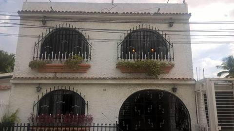 GENESIS/ JS SOLUCIONES INMOBILIARIAS C.A. VENDE CASA EN LA URB  MARACAY