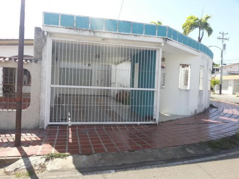 En venta amplia casa en Puerto Ordaz Urb. Villa Asia