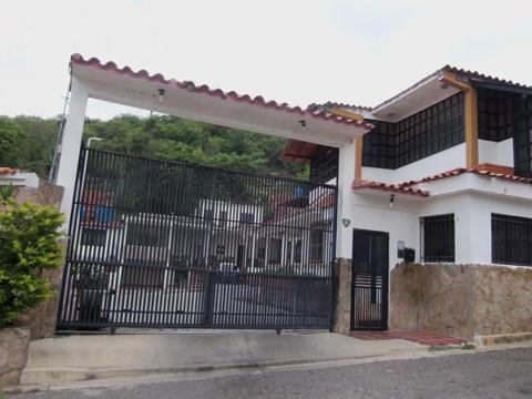 En venta casa en La Esmeralda Código 330795