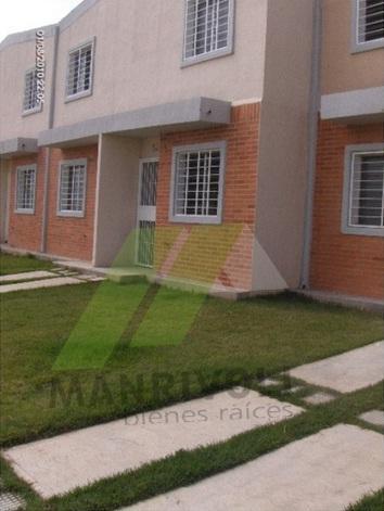 TOWNHOUSES EN EL CONJ. RESIDENCIAL TIERRANUEVA / URB. CALICANTO, . EDO