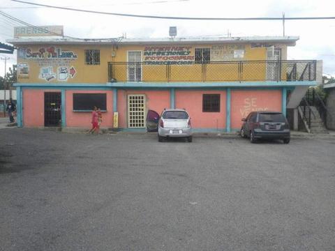 Local Comercial Avenida 34 con calle Vargas Ojeda