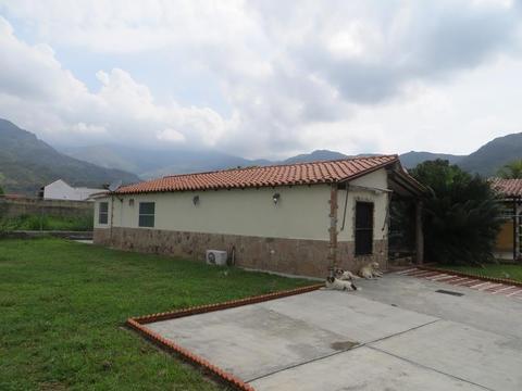 Casa Campestre en Urbanización Privada Villas de  La Cumaca