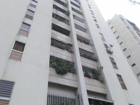 Venta de Apartamento en la Av Principal de la Urbina – Caracas Venezuela
