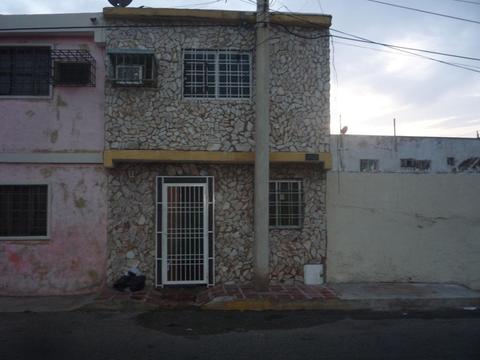 //JOSE ARRAGA vende en belloso casa de dos plantas 04246898402 //