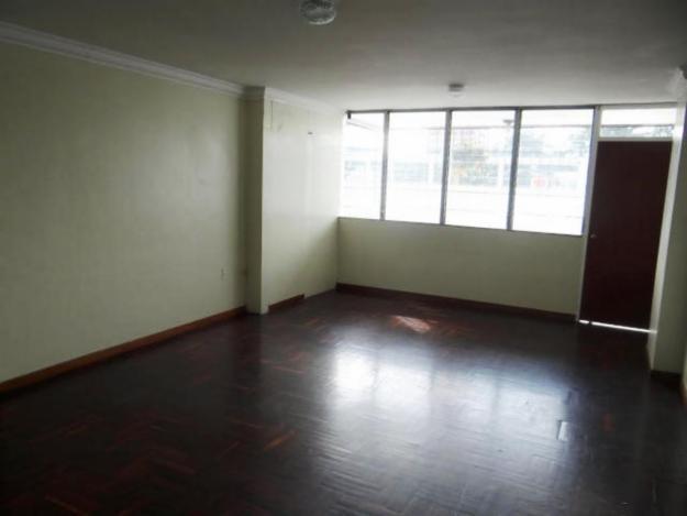 EN VENTA CÓMODO APARTAMENTO EN GUAPARO /