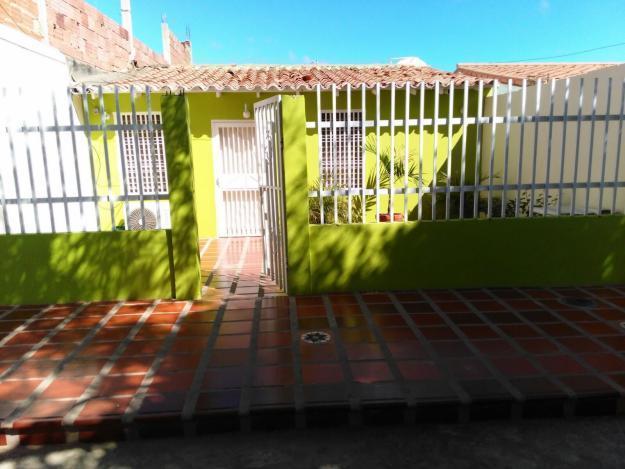 Hermosa Casa en la Urbanización Los Mangos.. Acepta Financiamiento