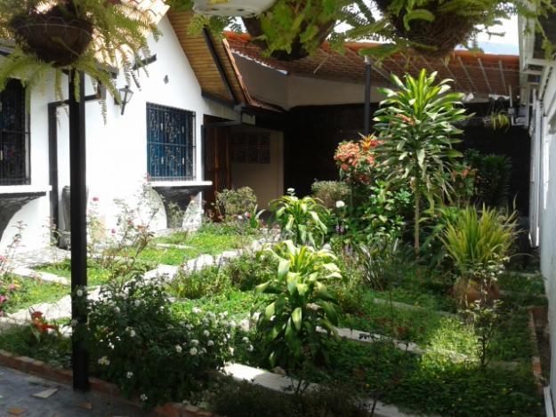 Rafabienes, C.A vende casa quinta en La Sabana de 416 mtrs