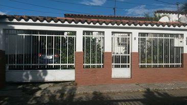 SE VENDE HERMOSA CASA AV FUERZAS ARMADAS