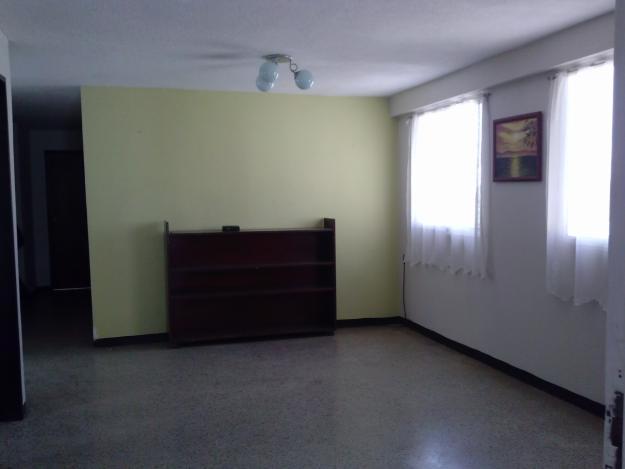 VENDO APARTAMENTO, URB. EL NARANJAL. RECIBO VEHICULO