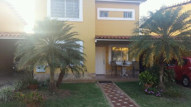 Espectacular town House en urbanización las palmas
