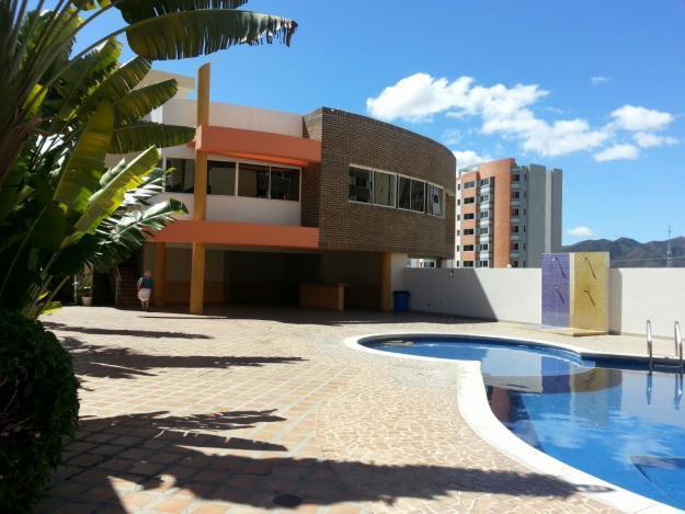 Vendo hermoso apto con piscina en Residencias Puerta Real en Mañongo