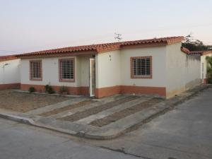Excelente oportunidad para obtener una casa en Villas de Yara , Compra ya!