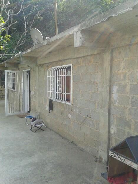 Se vende casa en el hatillo por motivo de mudanza al interior NEGOCIABLE