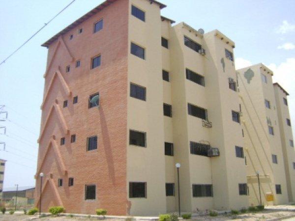 inmuebles 4porciento vende apartamento en  paraparal COD636