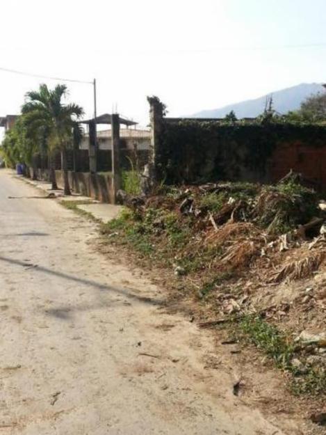 Venta de amplio terreno con zonificacion comercial en mini granjas