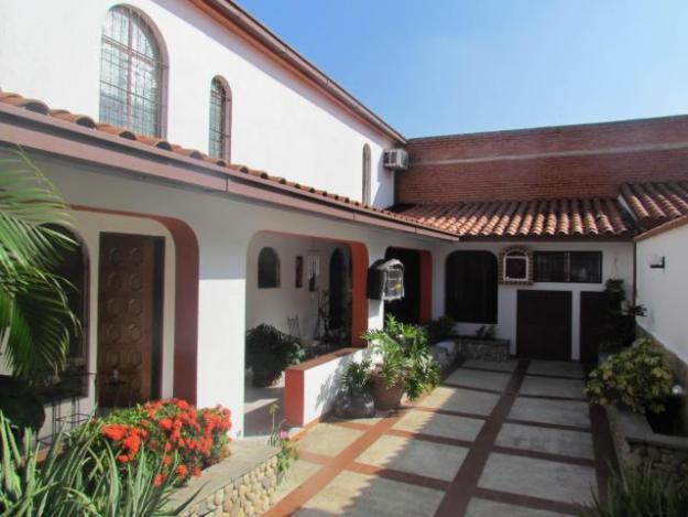 CASA EN VENTA URB. EL BOSQUE  MLS 1514624