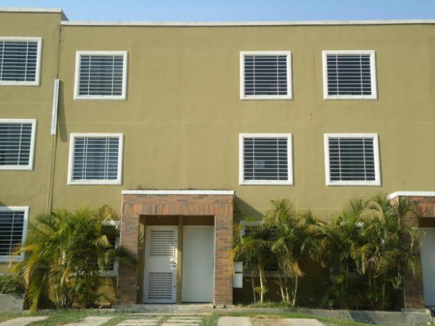 COMODA CASA EN VENTA EN CAMINO DE TARABANA A ESTRENAR