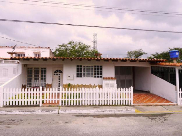 Amplia y cómoda Casa en Urbanismo privado de  Villas del Valle