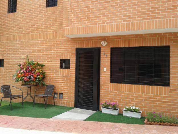 ENMETROS2 VENDE EXCELENTE TONWHOUSE EN MANANTIAL CLIMA DE MONTANA