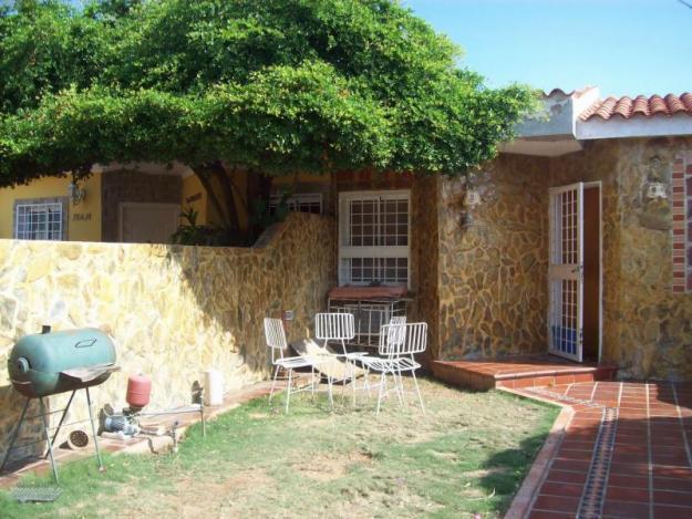 Casa en Villa Cerrada con Vigilancia Urb. Santa Fe