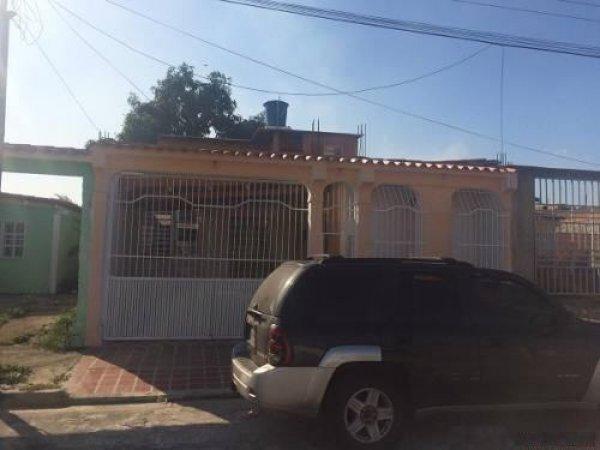 COD 694 Casa en Venta Urb. El Saman, Guacara